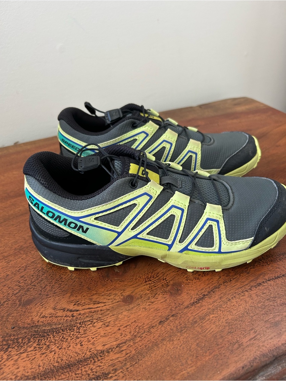 Salomon Speedcross athletic tennis shoes